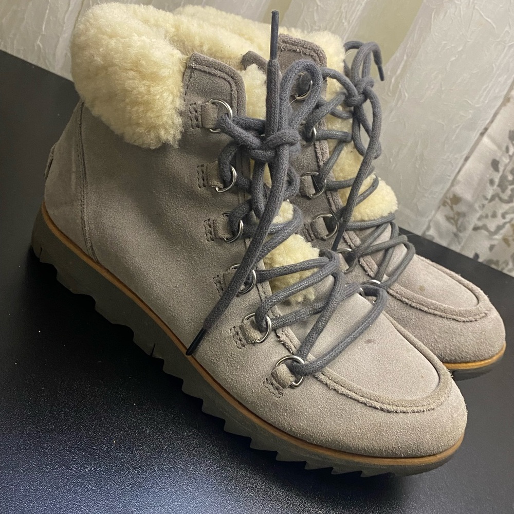 Sorel Harlow Women’s Size 7 Lace Cozy Waterproof Leather Shearling Booties Boots